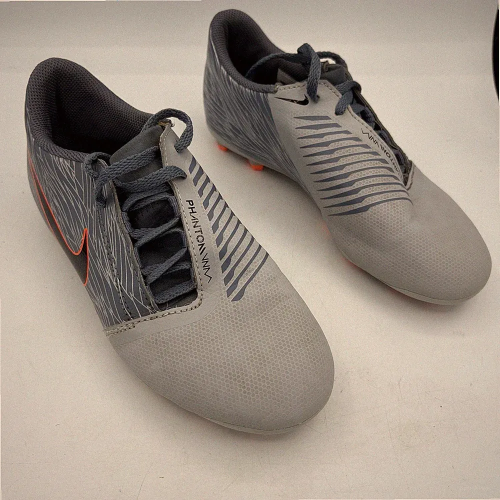 Nike Soccer Cleats Youth Boys Size 4.5 Y Phantom Venom Club Futbol Boots Gray
