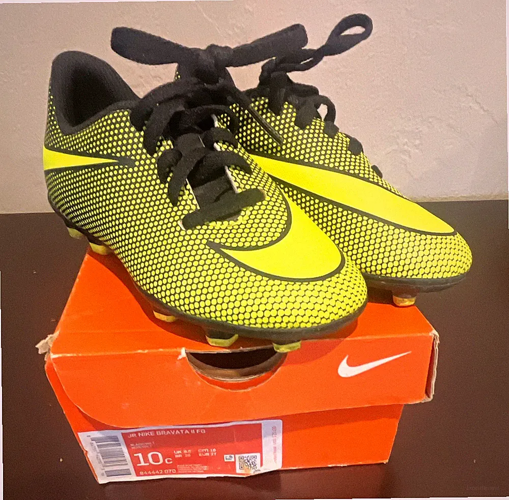 Nike, Soccer Cleats, Youth Size 10C, Yellow, Bravata II FG, Great Condition