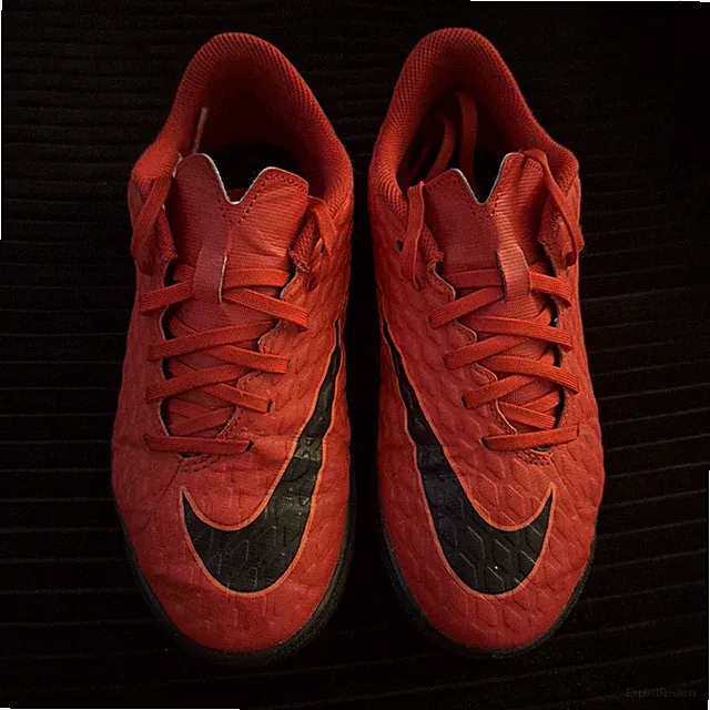Nike Soccer Indoor Shoe Spikes Nike Skin Hypervenom X Size 5.5 Youth US, Red