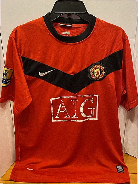 NIKE soccer jersey youth large Red And Black