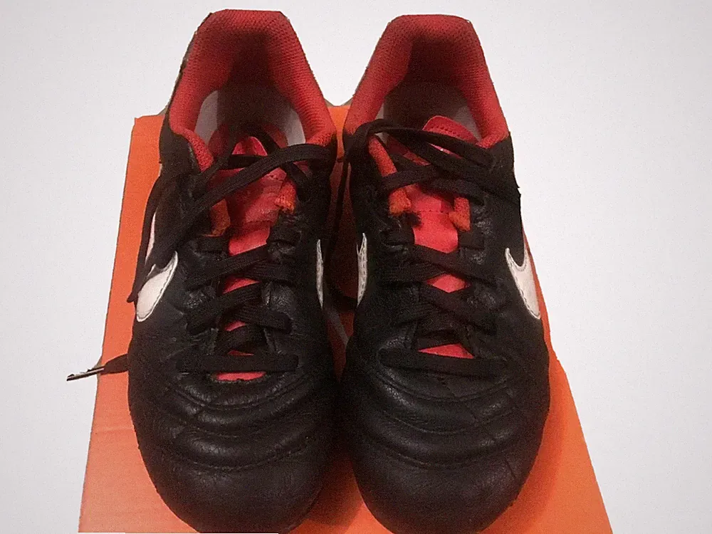 Nike Soccer Leather Cleats Jr. Tiempo Natural IV Black/White/Red Youth Size 1.5Y