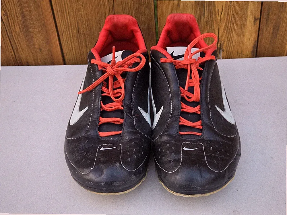 Nike Soccer Shoes Womens Size 9 Black White Red Indoor Turf Cleats 314048-031