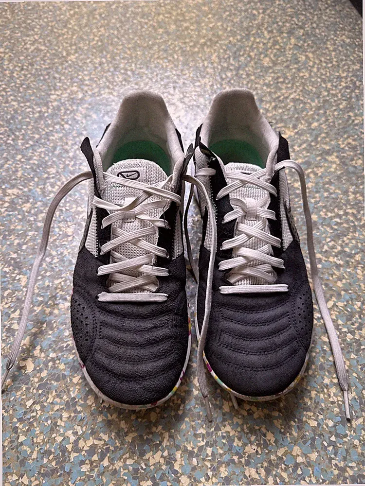 nike indoor soccer shoes