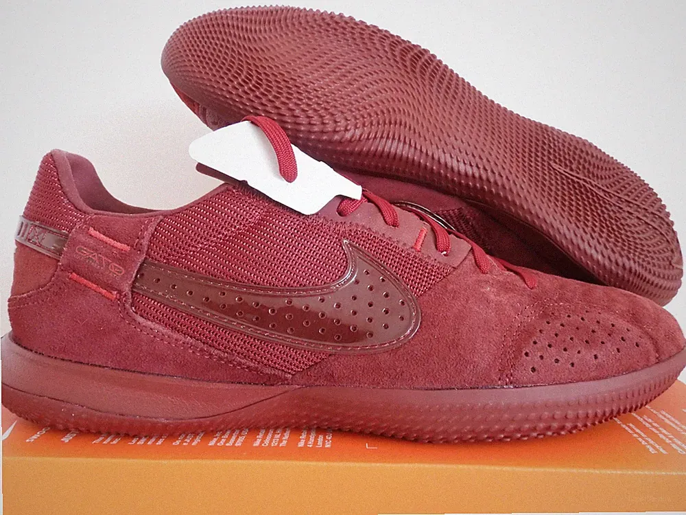 NIKE STREETGATO STREET GATO "INDOOR SOCCER CLEATS" TEAM RED SZ 7 [DC8466-601]