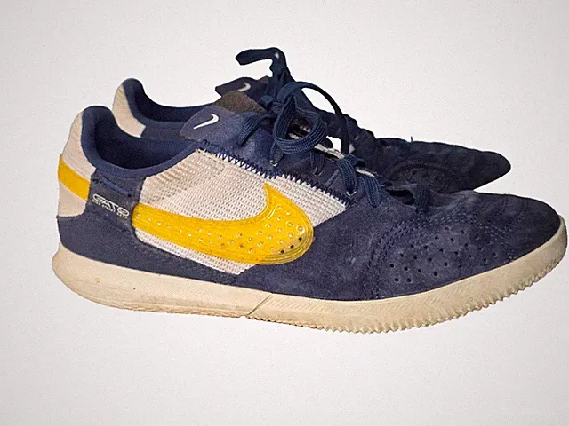Nike Streetgato Youth Sneakers Size 2.5 Navy White Yellow Indoor Soccer Shoes