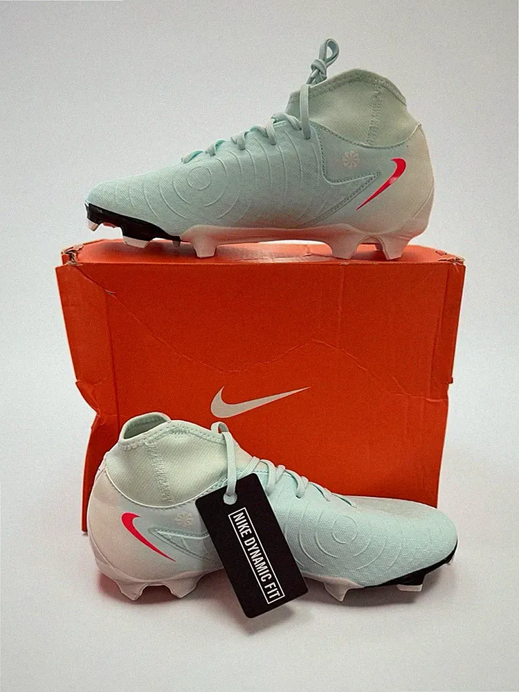 Nike sz 5.5 Men Boys Phantom Luna II Academy FD6725 300 Soccer Cleats 7 Women