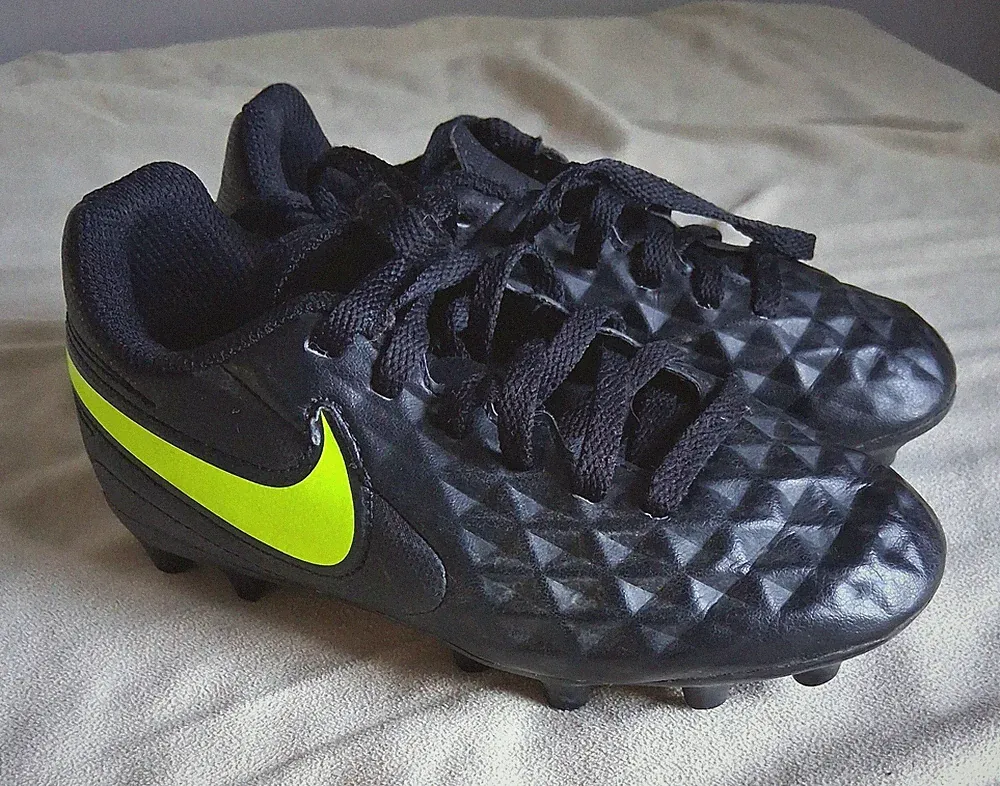 Nike Tempo Black Yellow Low Top Lace Up Cleats Shoe Size 10C Soccer Youth