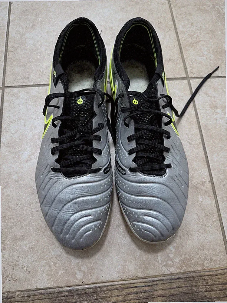 Nike Tempo Legend 10 Elite FG 10.5 Metallic Silver Black Volt