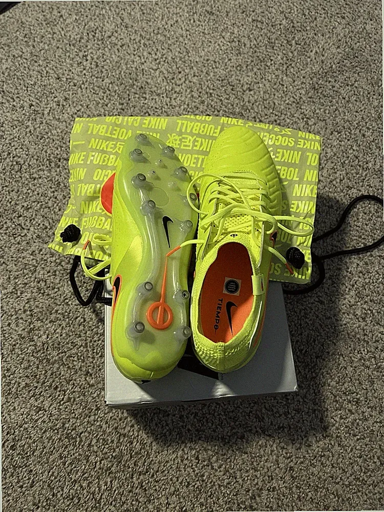 Nike Tempo Legend Elite 10 AG-Pro Size 9.5 Volt Black