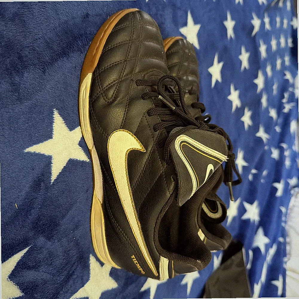 Nike Tiempo 2011 Black,Indoor Soccer Shoes 366206-018)Men’s Size 7