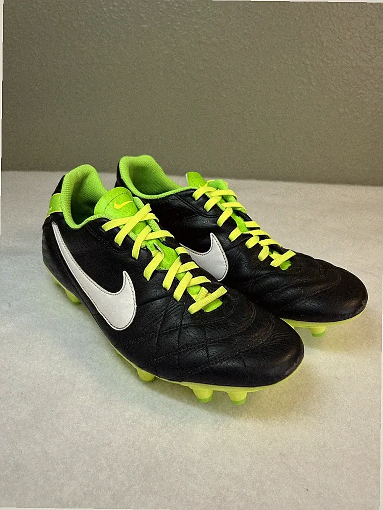Nike Tiempo 2013 Football Soccer Cleats Size 7.5 Mens 509085-013