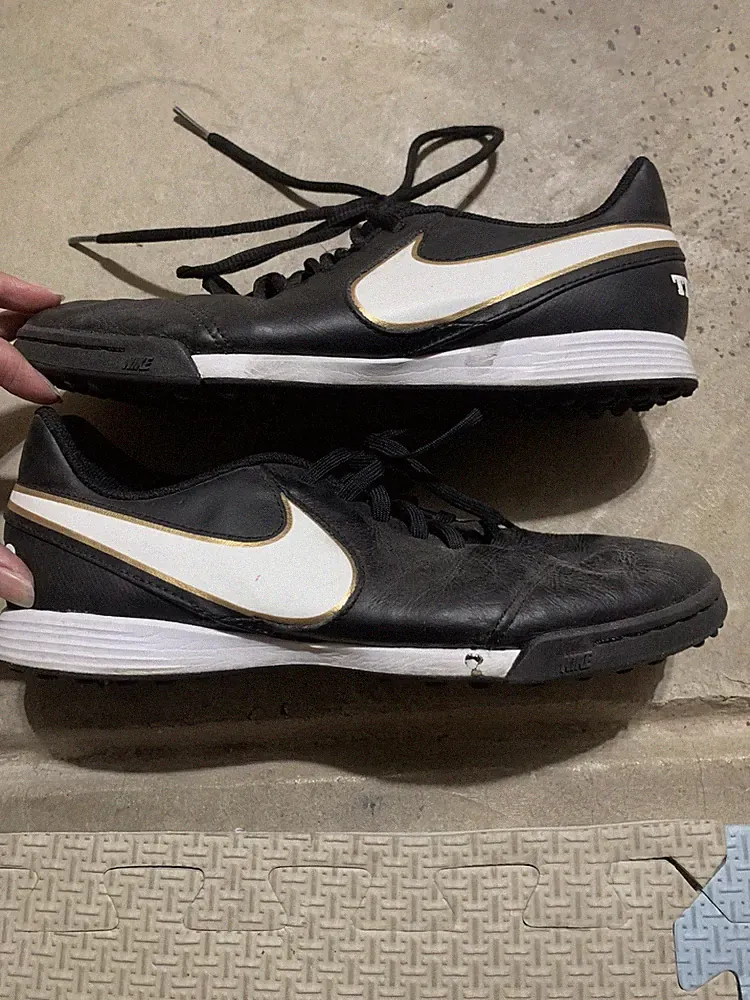 Nike Tiempo Black Indoor Soccer Sneakers Shoes Cleats Size 5.5