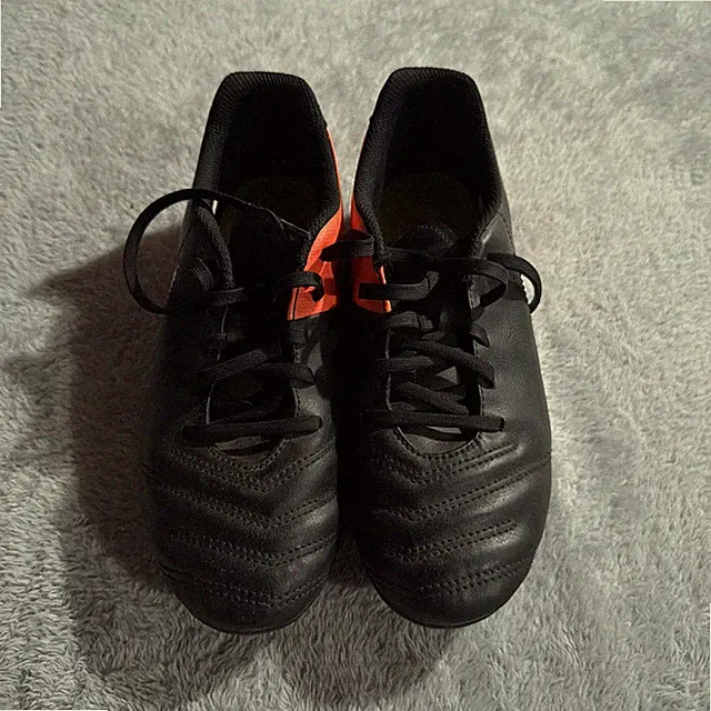 Nike Tiempo Black Soccer Cleats Youth Sz 5,5