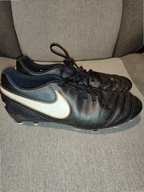 Nike Tiempo Black & White Soccer Shoes Youth Size 7.5