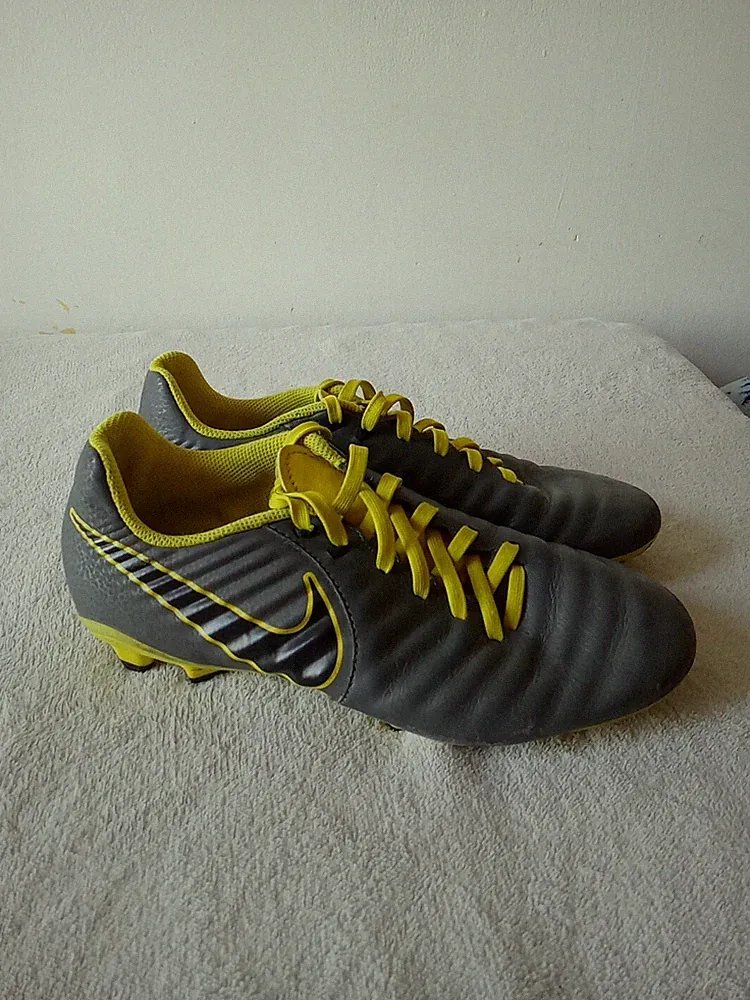 Nike Tiempo Boys Youth Soccer Cleats Sneakers Sz 6.5 US 39 EU Grey/Lime Leather