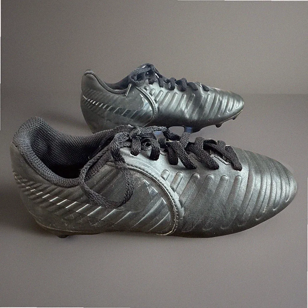 Nike Tiempo Club Legend Boys Youth Size 3.5Y Soccer Cleats Black