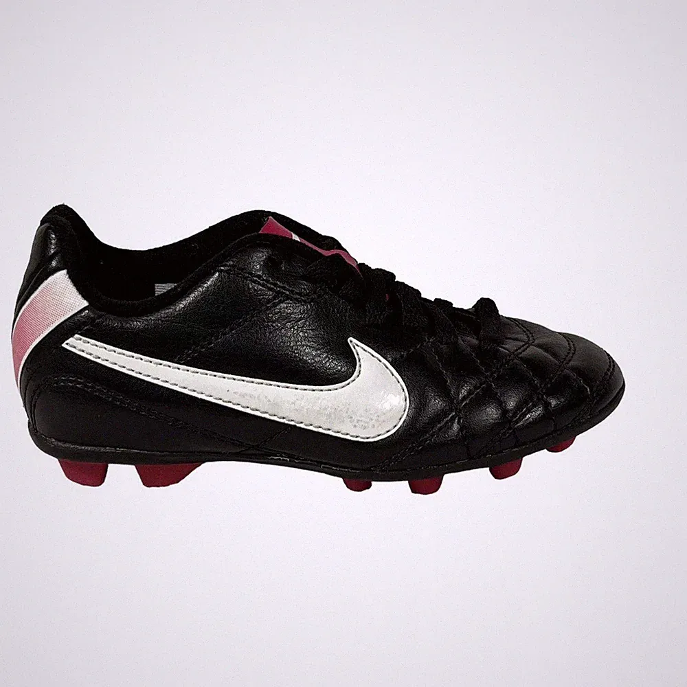 Nike Tiempo FG Girls Size 11C Soccer Cleats