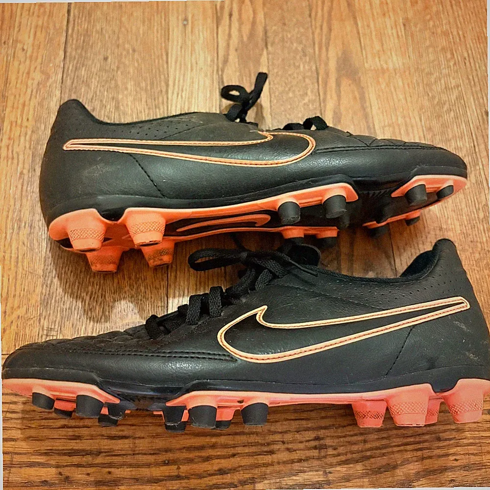 Nike Tiempo Genio Leather FG Soccer Cleats Mens 9 Black Orange 630860-002