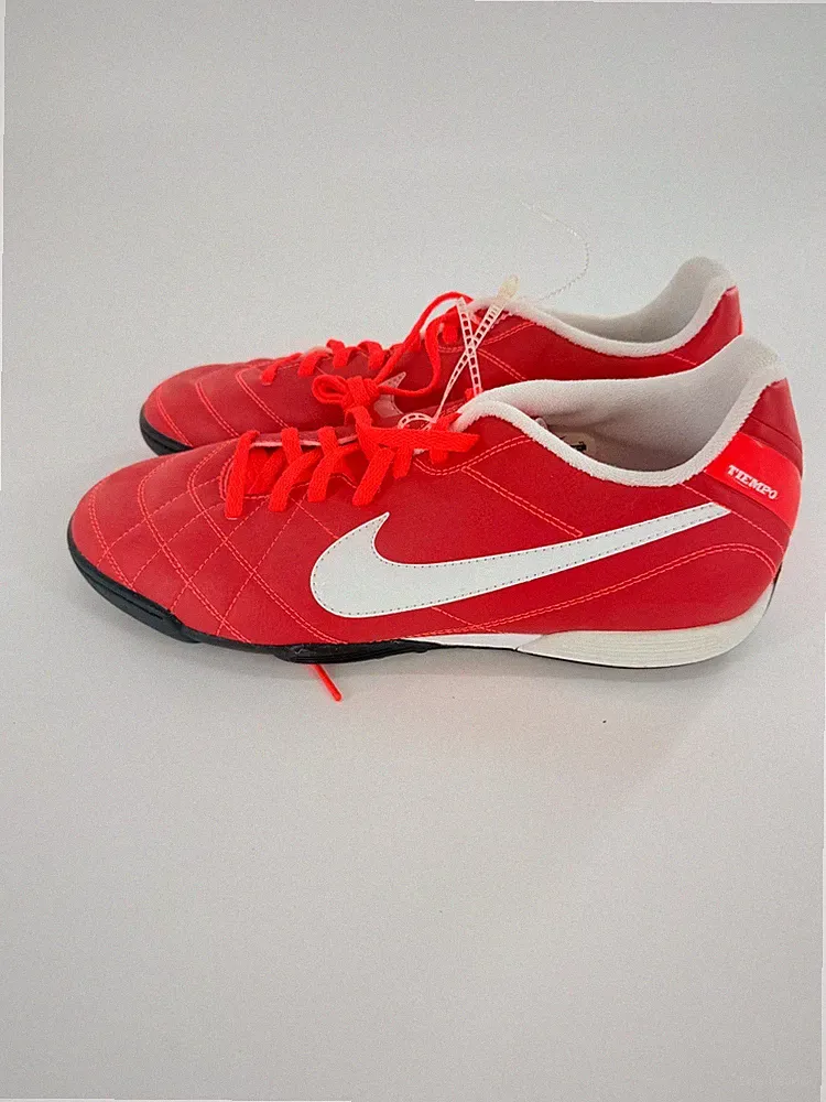 Nike Tiempo Indoor Red White Leather Soccer Shoes Mens Size 9.5 509040-618 New