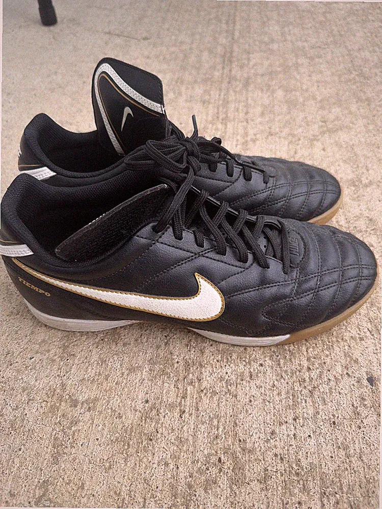 Nike Tiempo Indoor Soccer Shoes