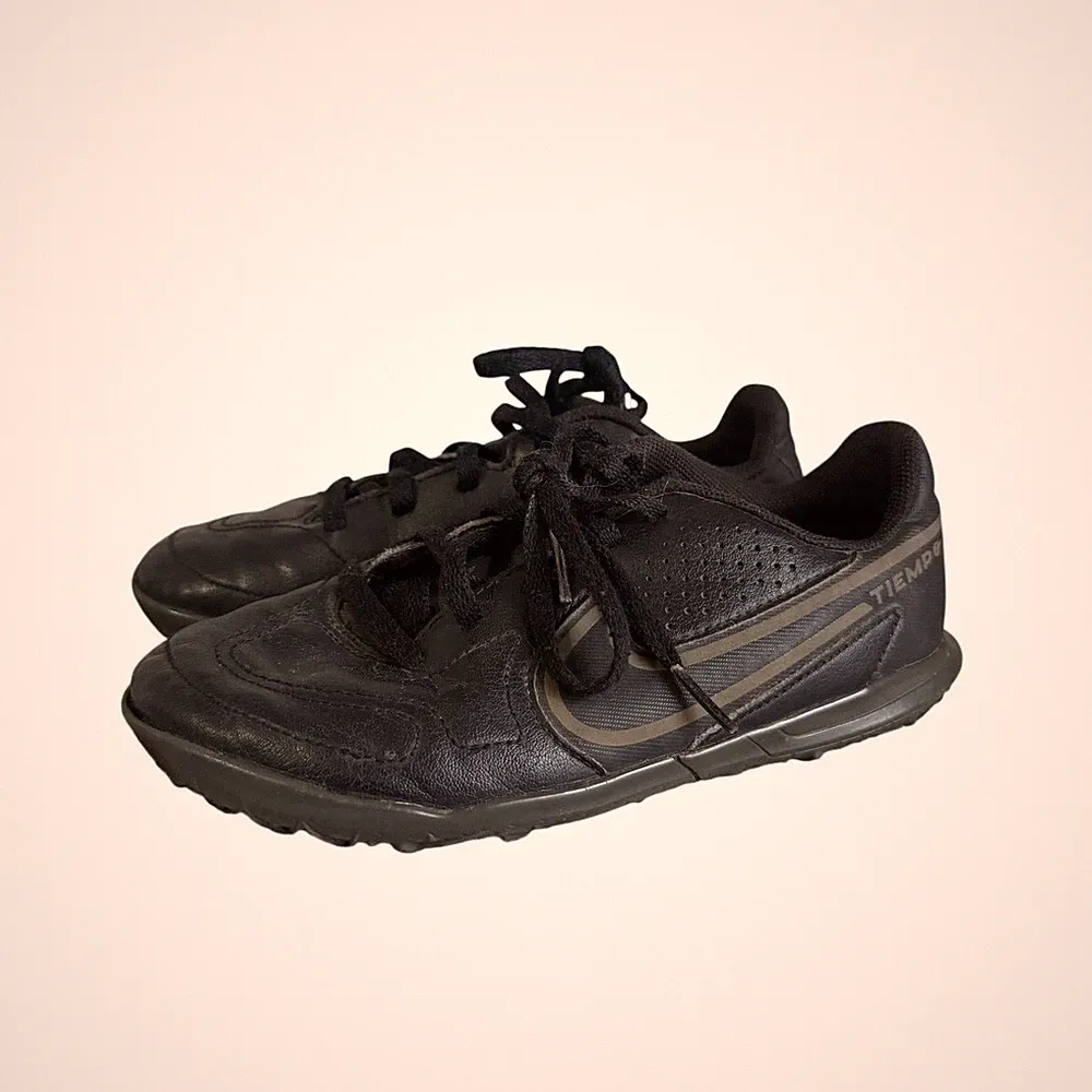 Nike Tiempo Kids Indoor Soccer Shoes/Cleats Size 13.5C