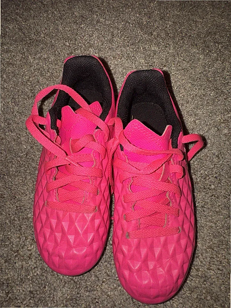 Nike Tiempo Kids Soccer Cleats Kids size 11C Hot Pink Fuschia Diamond Pattern
