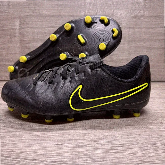 Nike Tiempo Legend 10 Club Shoes Youth Size 2Y Black Soccer Cleats DV4352-001