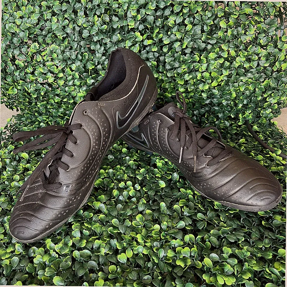 soccer cleats size 10