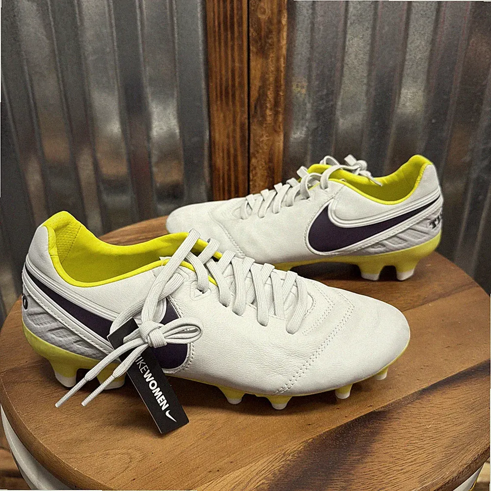 Nike Tiempo Legend 6 FG Womens Soccer Cleats Size 6.5 Grey 819255-053