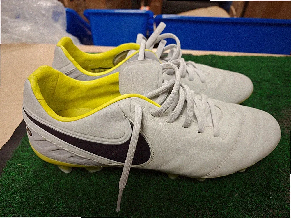 Nike Tiempo Legend 6 FG Womens Soccer Cleats Size 8.5 Grey 819255-053