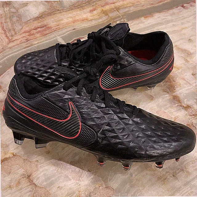 Nike Tiempo Legend 8 Elite Flyknit FG Black / Red Soccer Cleats Sz: 7 M / 8.5 W