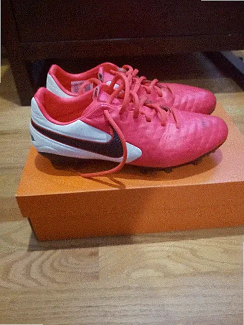 Nike Tiempo Legend 8 Pro FG in Laser Crimson Men's 8.5 Soccer Cleats