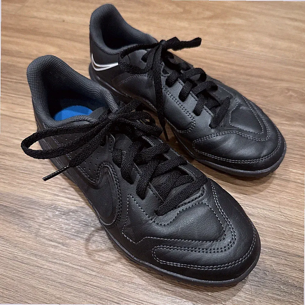 NIKE TIEMPO LEGEND 9 CLUB IC "INDOOR SOCCER CLEATS" BLACK SZ 2. DA1334-001 EUC