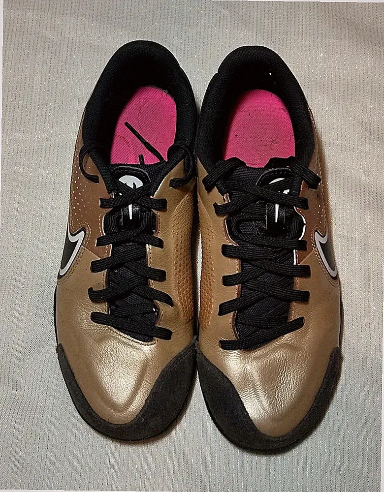 Nike Tiempo Legend 9 Club IC Mens Size 6.5 US Indoor Soccer cleats