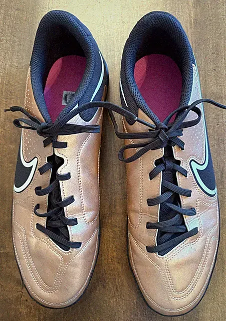 Nike Tiempo Legend 9 Club Indoor Court Soccer Shoes Metallic Copper Mens Size 11