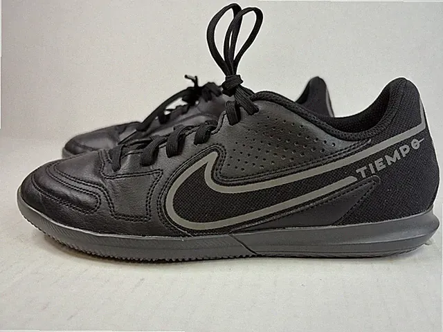 Nike Tiempo Legend 9 Club Indoor Soccer Shoes Men’s 7 No Box