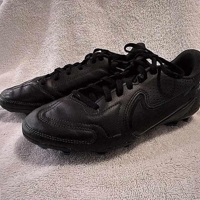 Nike Tiempo Legend 9 Club MG Slip Resistant Yourth | Size 6Y | DA1331-001