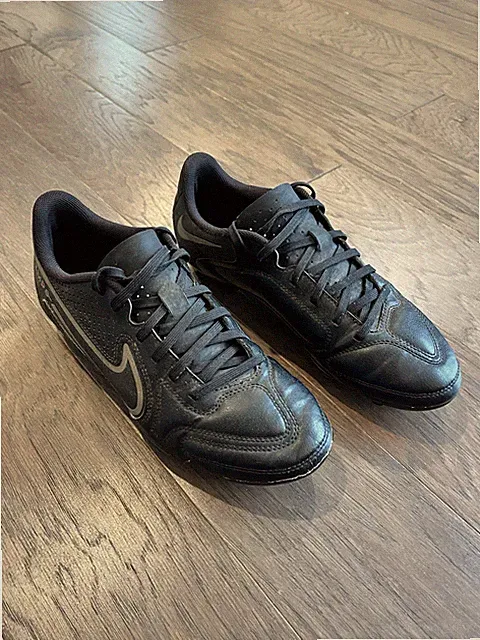 Nike Tiempo Legend 9 Soccer Cleats Black Size 7.5 Boys Girls
