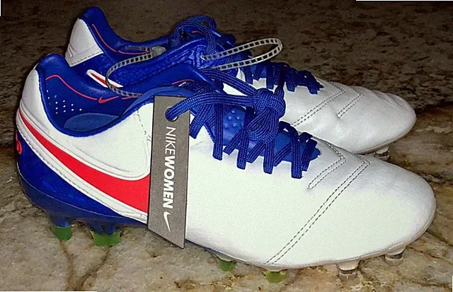 NIKE Tiempo Legend VI FG ACC White Royal Blue Red Soccer Cleats NEW Womens Sz 6