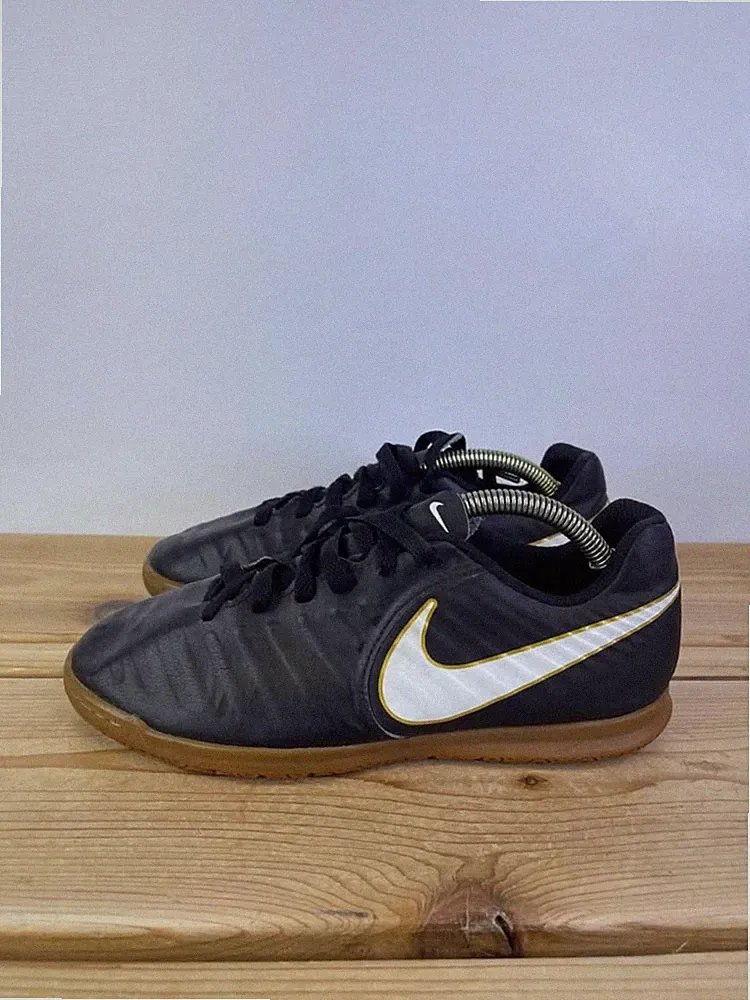 Nike Tiempo LegendX 7 IC Indoor Soccer Cleats Size: US 5.5Y / EU 38 / 24 cm