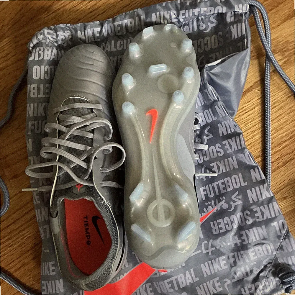 Nike Tiempo Men’s Soccer Cleats Gray/Orange Low Top Lace Up Plastic