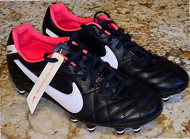 NIKE Tiempo Mystic IV FG Black Pink White Leather Soccer Cleats Womens Sz 5.5