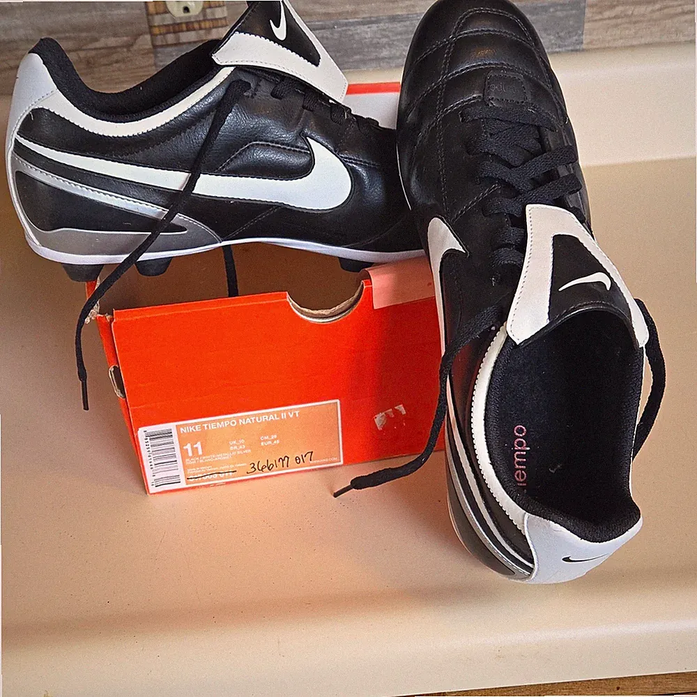 Nike Tiempo Natural IV VT Black/White Low Top Lace-Up Soccer Cleats 366117-017