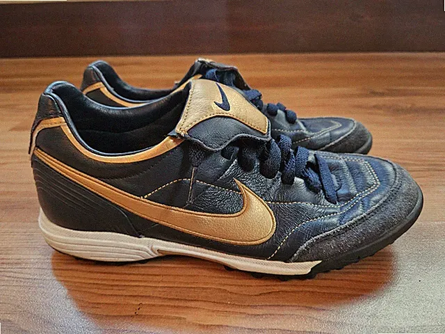 NIKE TIEMPO NATURAL SOCCER TURF CLEATS 312604-471 2007 US 6.5 NAVY/GOLD