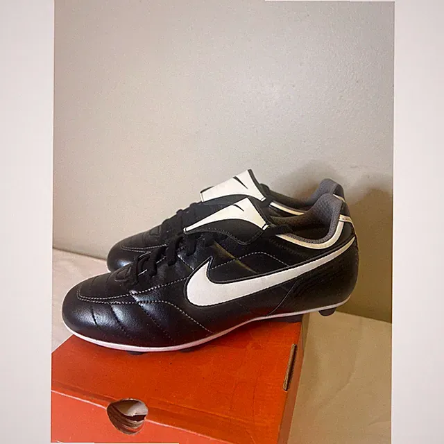 Nike Tiempo Natural VT Youth Soccer Cleats Black White 6Y 310060-011 Vintage