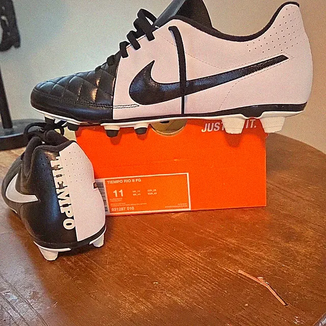 Nike Tiempo Rio II FG Black/White Low Top Lace-Up Soccer Cleats 631287-010