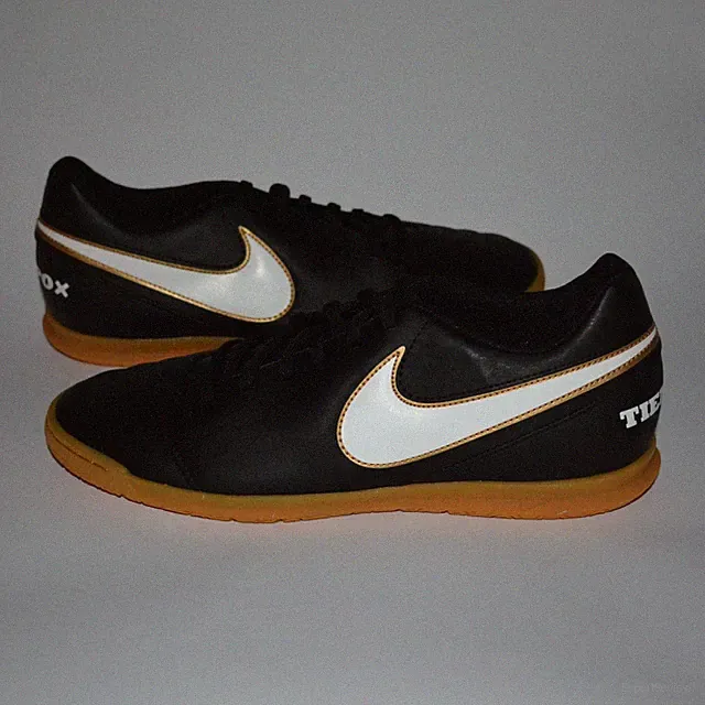 Nike Tiempo Rio iii IC Black Gum Bottom Shoes Size 9.5 Indoor Soccer 819234-010