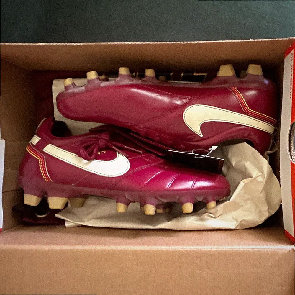 Nike Tiempo Ronaldinho FG Unisex Soccer Cleats Red US Size 6 r10 cleats. Rare.