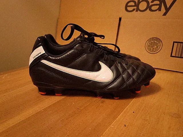 NIKE Tiempo Soccer cleats Mens US size 7 Black Orange White 454818-018 year2011