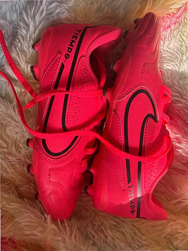 nike tiempo soccer cleats size 3 youth girls pink